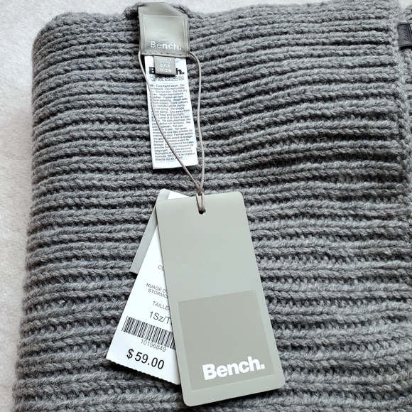 Bench Ribbed Knit Scarf - Picture 4 of 4